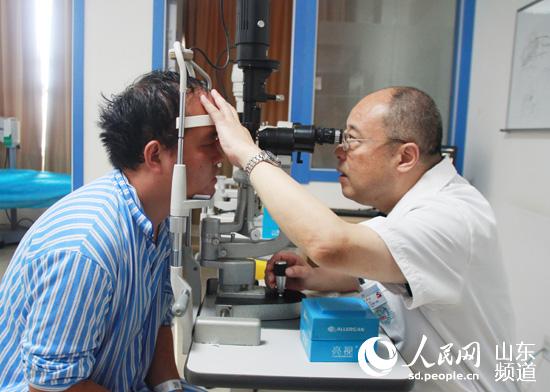 我国自主研发的首例领扣型人工角膜临床试验手术在济南成功实施