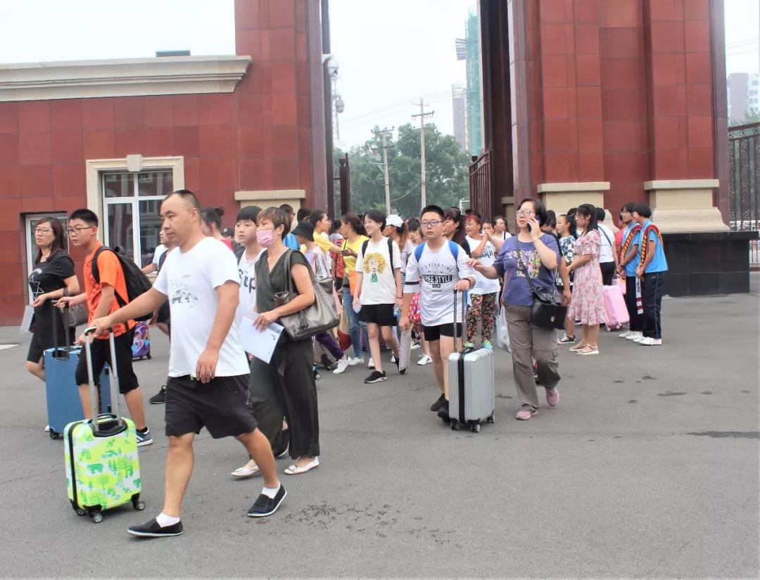 ​河北联邦国际学校初中部喜迎2019级新生并举行国防教育动员大会