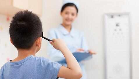 专家提醒保护儿童视力需把握三个时间点