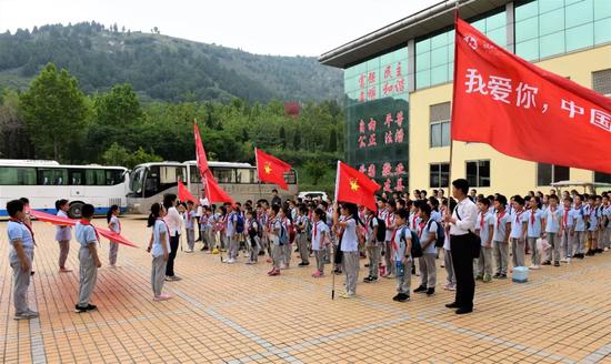 山东师大附小大学城校区徒步课程走进山东省青少年中心