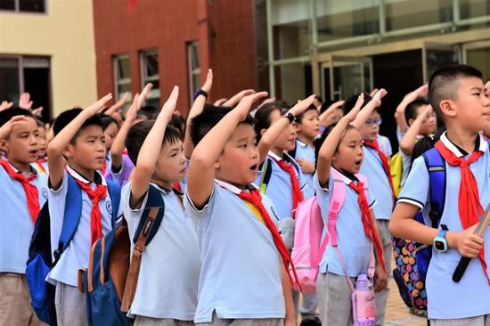 山东师大附小大学城校区徒步课程走进山东省青少年中心