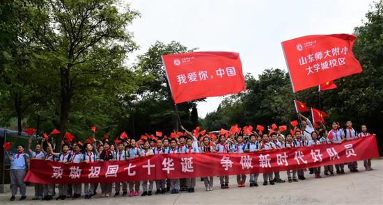 山东师大附小大学城校区徒步课程走进山东省青少年中心