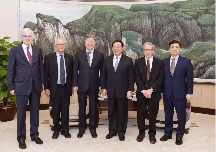 上海市委书记李强会见海尔张瑞敏和3位诺贝尔经济学奖得主 