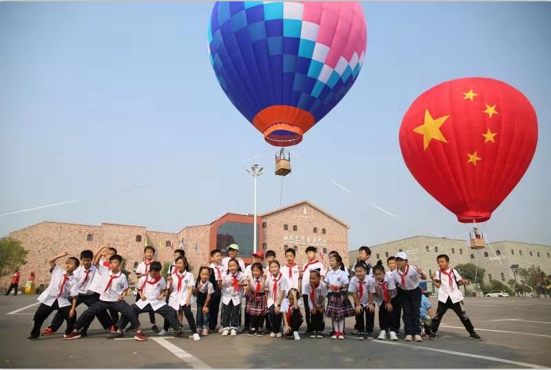 2019齐鲁酒地梦幻热气球旅游节暨网红光影音乐节开幕