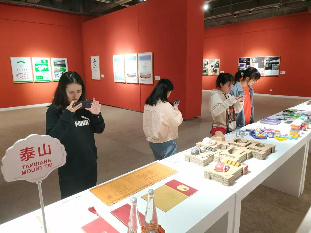 国庆假期相约“全国美展”：艺术设计展迎来参观新热潮