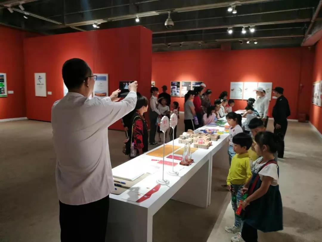 国庆假期相约“全国美展”：艺术设计展迎来参观新热潮