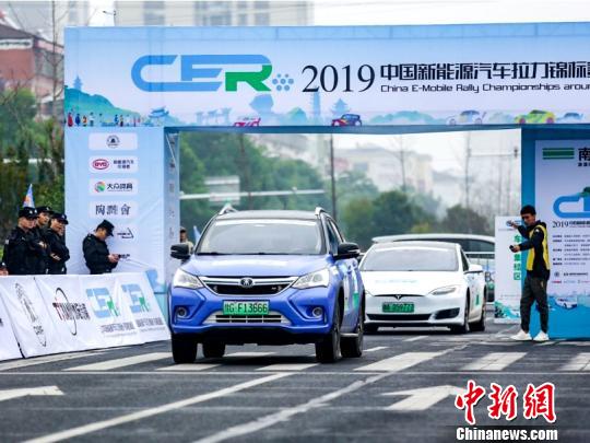 2019中国新能源汽车拉力锦标赛全体车手为“候鸟守护”代言