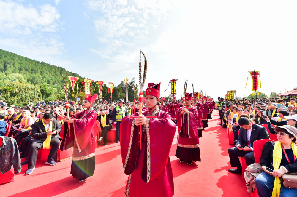 “国泰民安 共谋发展”2019海峡两岸敬天祈福盛典在泰山举行