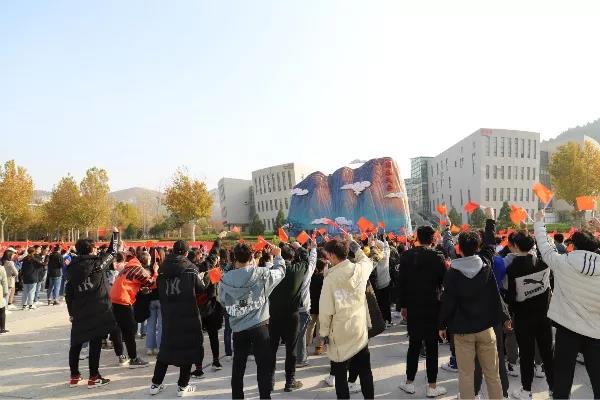 山东彩车回家，山艺永久收藏，欢迎市民参观!