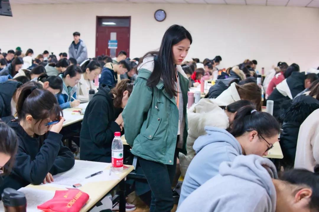 智博教育|万人专升本模拟开考，特别设立“学霸奖学金”！