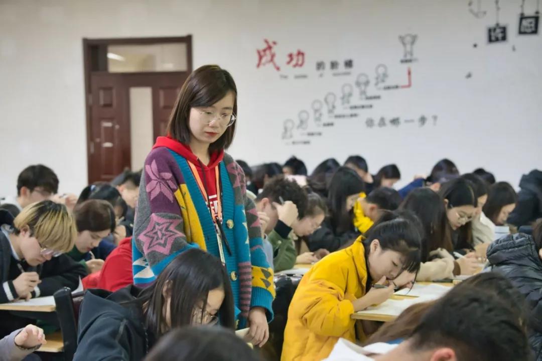 智博教育|万人专升本模拟开考，特别设立“学霸奖学金”！