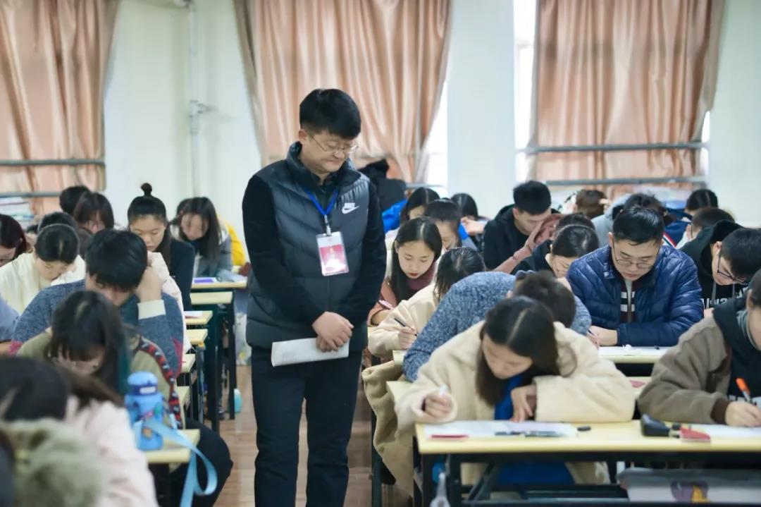 智博教育|万人专升本模拟开考，特别设立“学霸奖学金”！