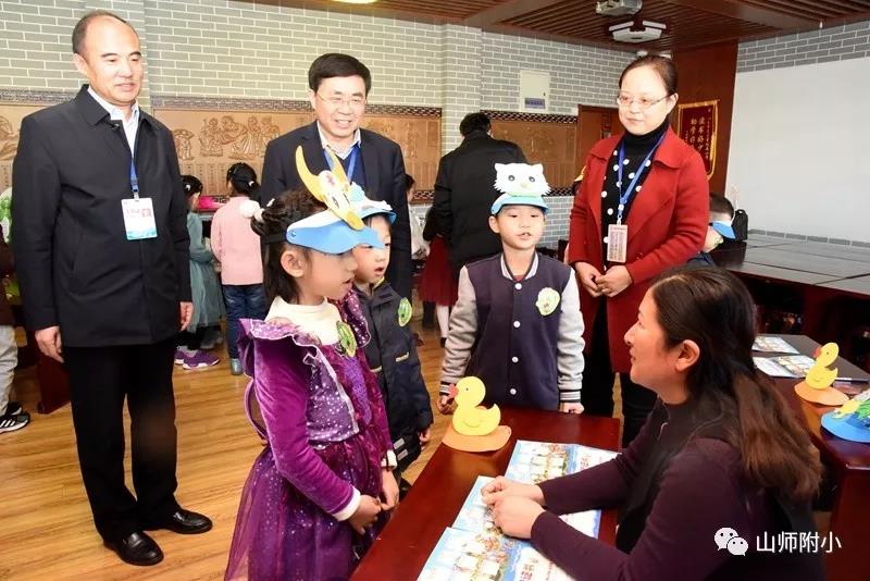 小龙人开心闯关迎新年︱山师附小举办一年级学生期末“乐考”活动