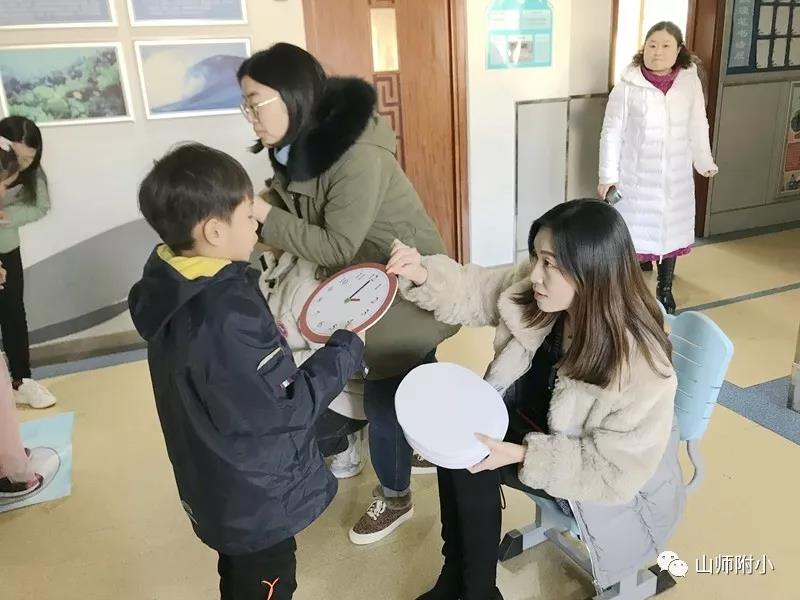 小龙人开心闯关迎新年︱山师附小举办一年级学生期末“乐考”活动