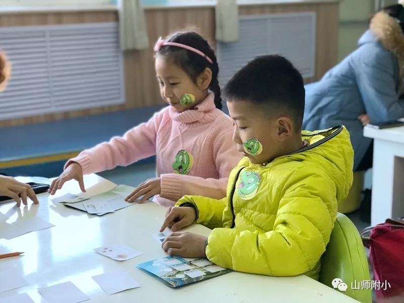 小龙人开心闯关迎新年︱山师附小举办一年级学生期末“乐考”活动