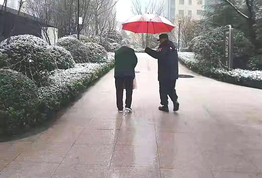 济南海信地产睿海物业：大雪漫天，方显贴心真情