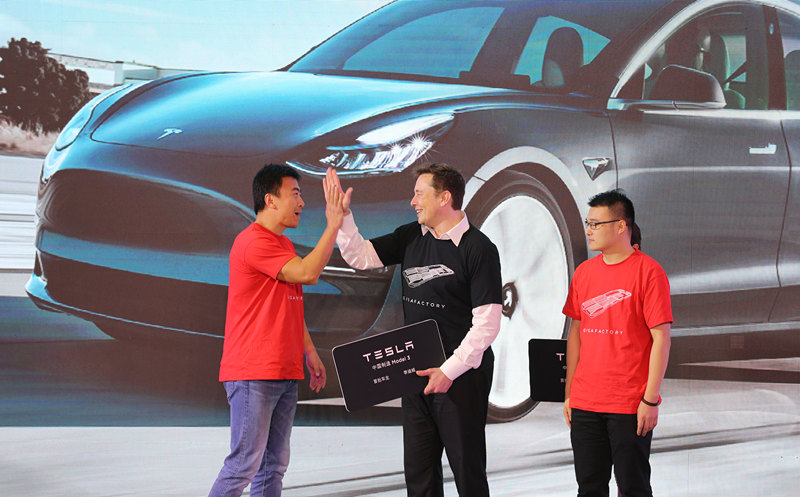 特斯拉中国首款产品Model 3全面交付，马斯克现场启动Model Y