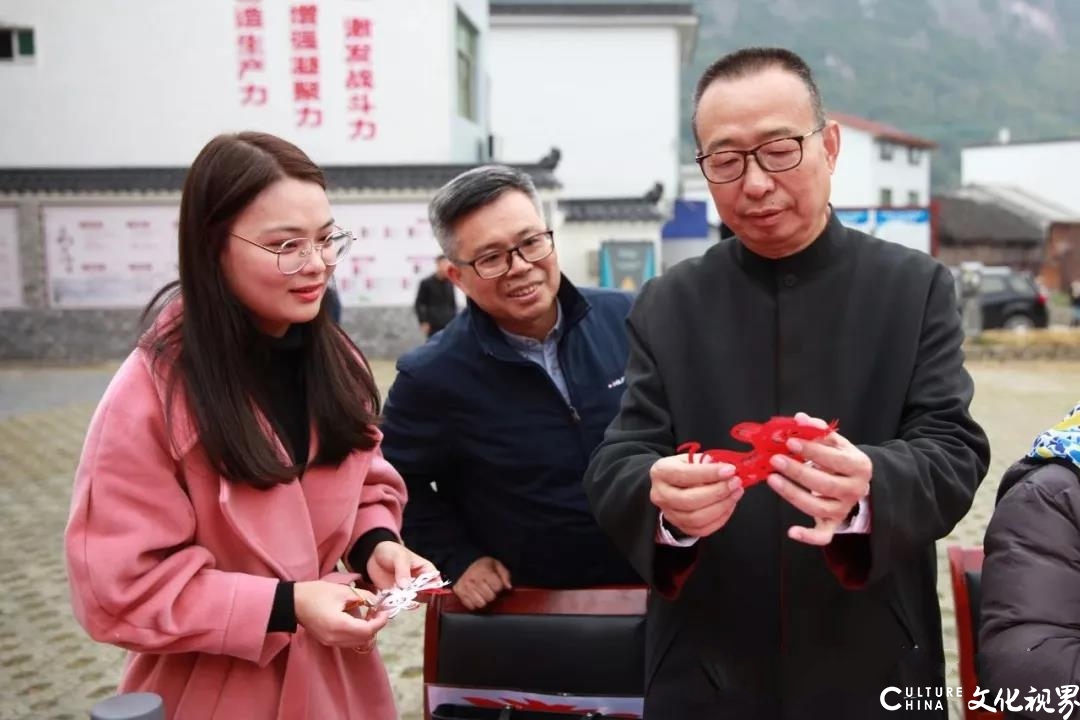 “文化进万家——新春百部电影进乡村”主题放映仪式在福建赤溪村启动，潘鲁生出席并致辞