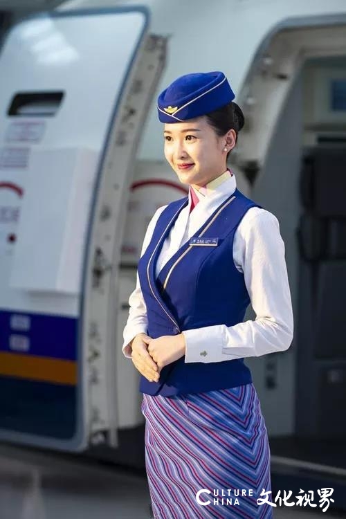 蓝航空乘|盘点国内各大航空公司制服，你心动了吗？