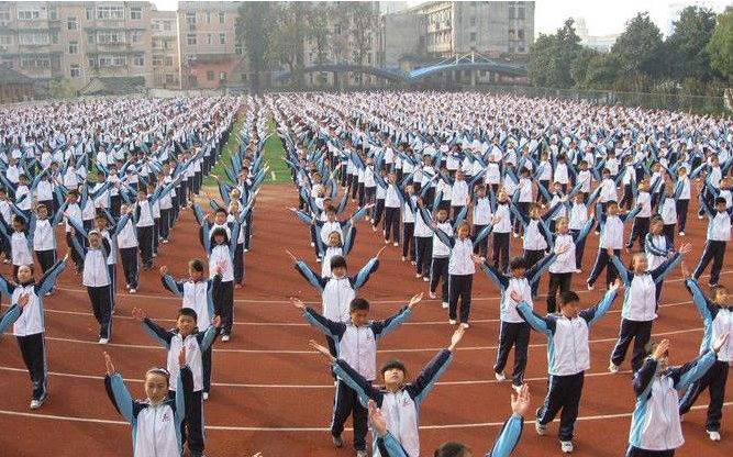 教师戴口罩授课、加强清洁消毒……国务院提出中小学校疫情防控25条技术要求