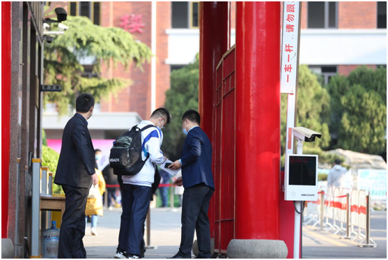 同学你好，欢迎返校！春风十里 不如在校园里见到你