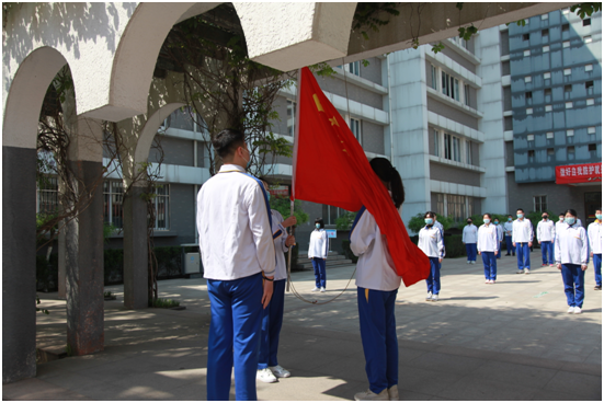 同学你好，欢迎返校！春风十里 不如在校园里见到你