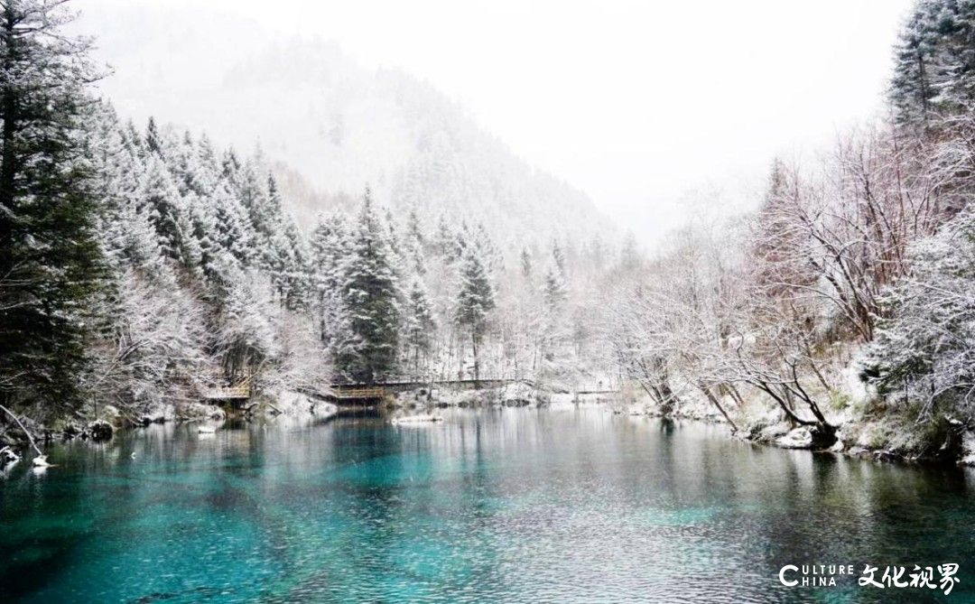 湖水与雪景交相辉映，九寨鲁能希尔顿度假酒店邀你来邂逅一场春日“冰雪奇缘”