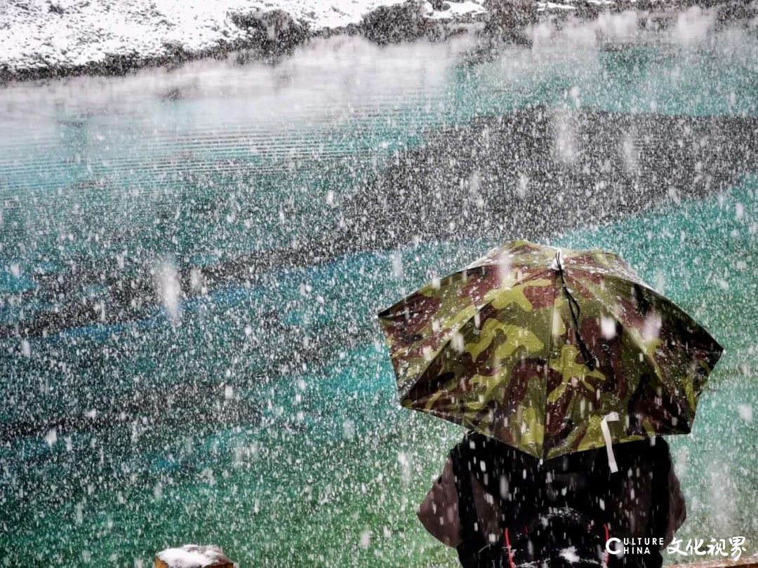 湖水与雪景交相辉映，九寨鲁能希尔顿度假酒店邀你来邂逅一场春日“冰雪奇缘”