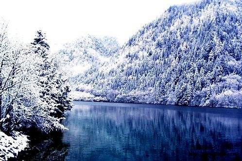 湖水与雪景交相辉映，九寨鲁能希尔顿度假酒店邀你来邂逅一场春日“冰雪奇缘”