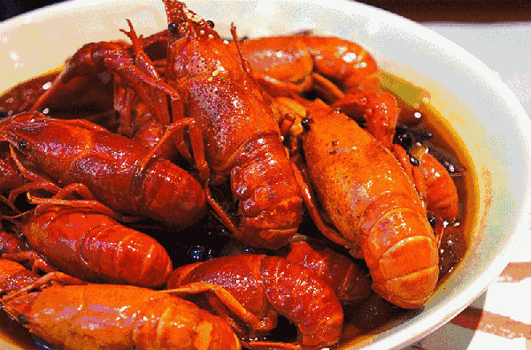 济南银丰华美达酒店推出龙虾烧烤主题自助餐，时间：5月1日至30日