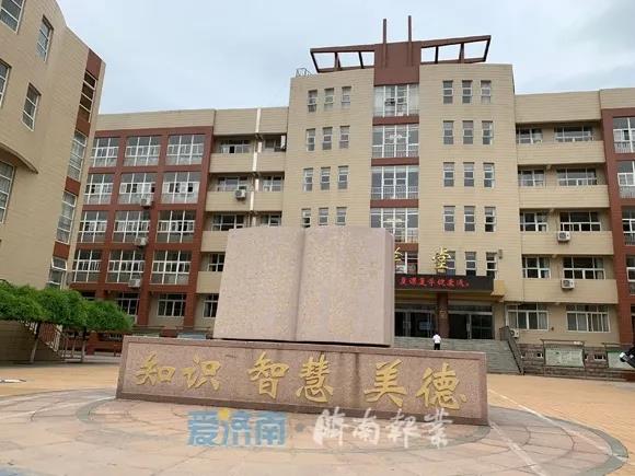 山东省委常委、济南市委书记孙立成调研初中毕业年级开学准备工作