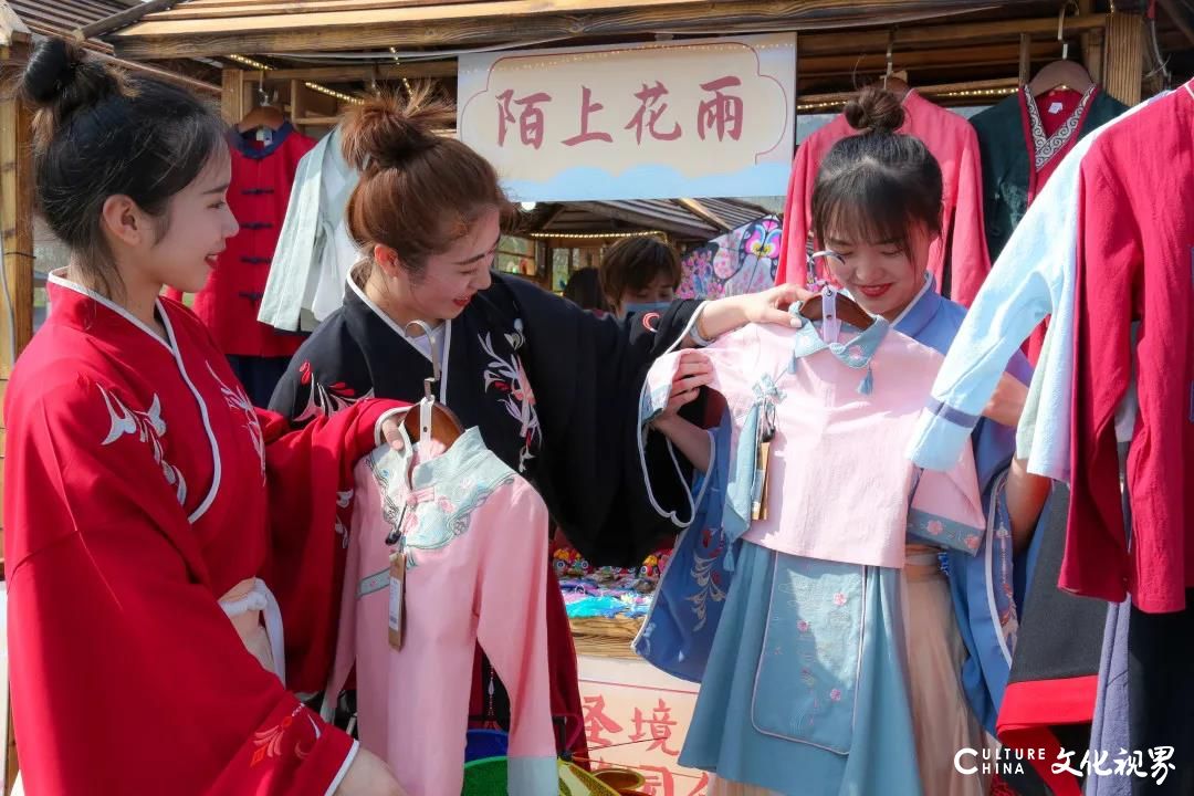 光影水幕  梦幻烟火  实景舞蹈——尼山圣境夜游季   好吃好住更好玩