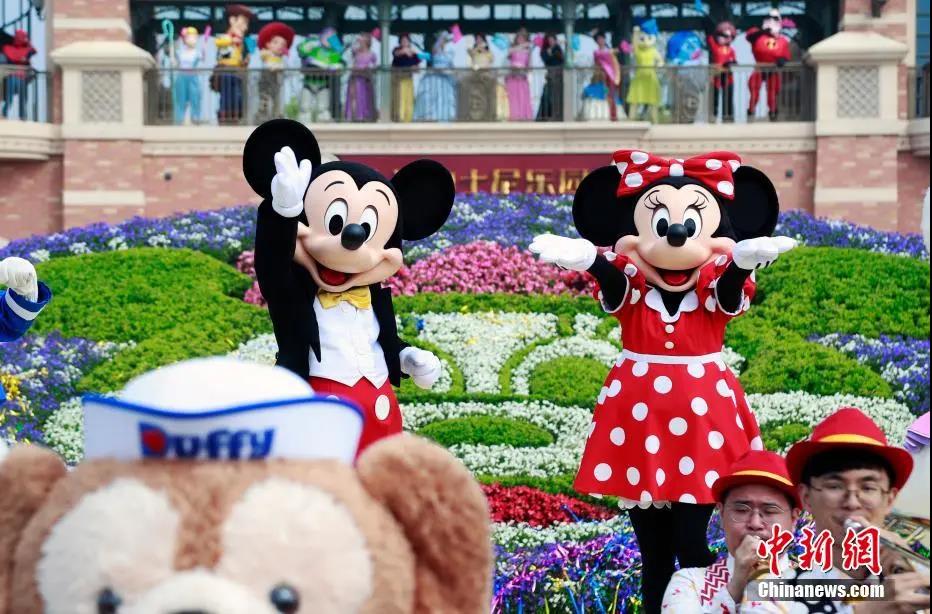 上海迪士尼乐园成为全球首个重新开放的迪士尼乐园，你想和谁去玩？
