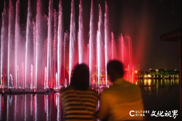 期待已久的济南夜景来了！“泉城夜宴·明湖秀”重磅回归