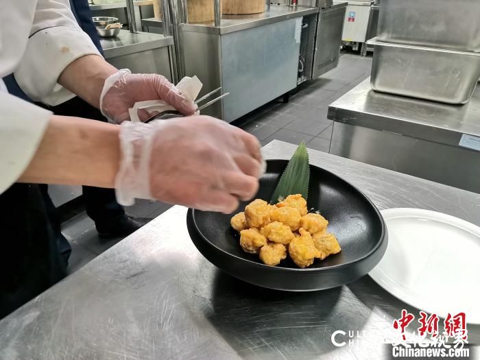 瑞士“90后”小伙开起鲁菜馆 力促中国饮食文化走出去