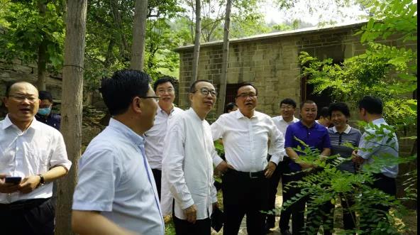 山工艺院长潘鲁生赴济南市平阴县调研文化旅游建设，就推动古村落保护和优秀文化助力扶贫脱贫提出相关意见和建议