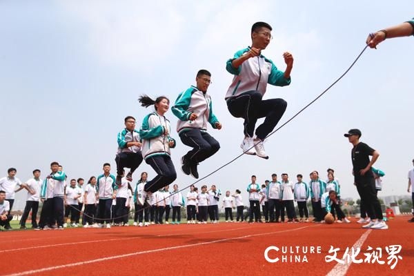 拔河、跳绳、拳击假人……青岛通济实验学校为高三学生快乐减压迎高考