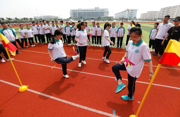 拔河、跳绳、拳击假人……青岛通济实验学校为高三学生快乐减压迎高考