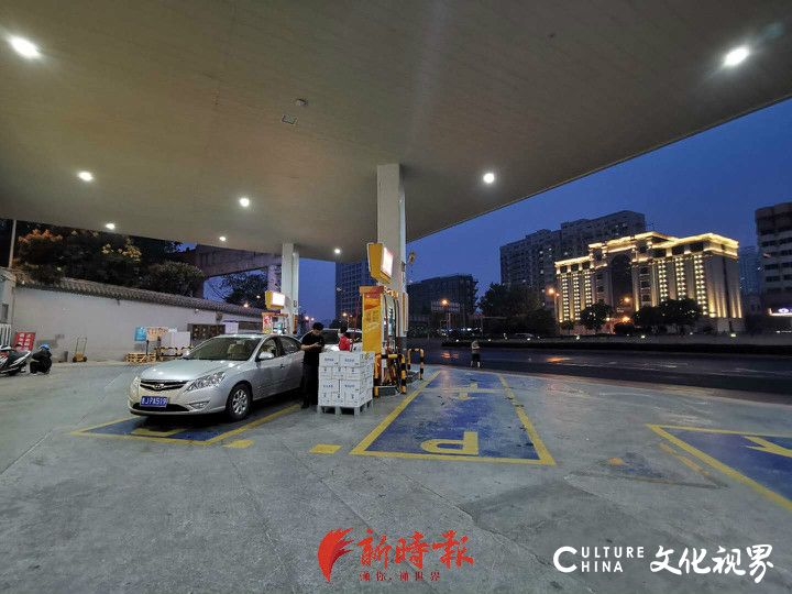 济南中石化、中石油等加油站推出夜间加油优惠政策，最高每升可便宜0.85元