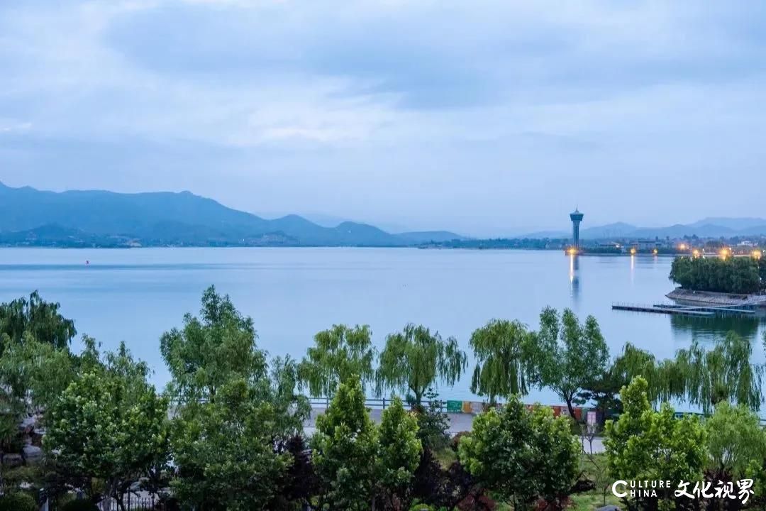 大明湖  九如山  百花洲——雨后的济南如诗如画，披上一层神奇虚幻的面纱