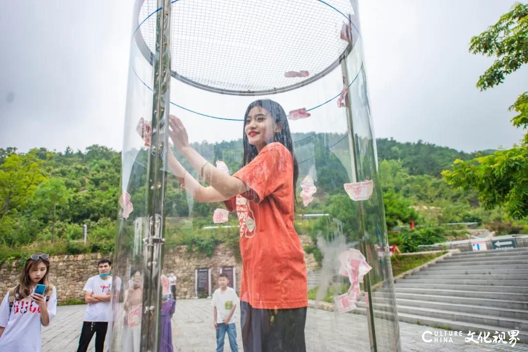 比基尼美女免费游天蒙，湿身漂流引围观，端午假期快来沂蒙山银座天蒙景区偶遇小姐姐吧