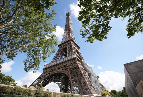 法国巴黎埃菲尔铁塔重新开放，需提前网上预约购票，参观过程中必须佩戴口罩