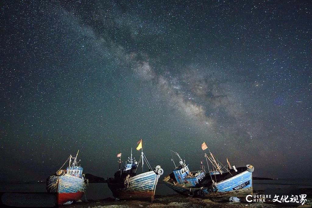 实拍田横岛夜空：浩瀚无垠 如梦如幻，星轨银河引人醉