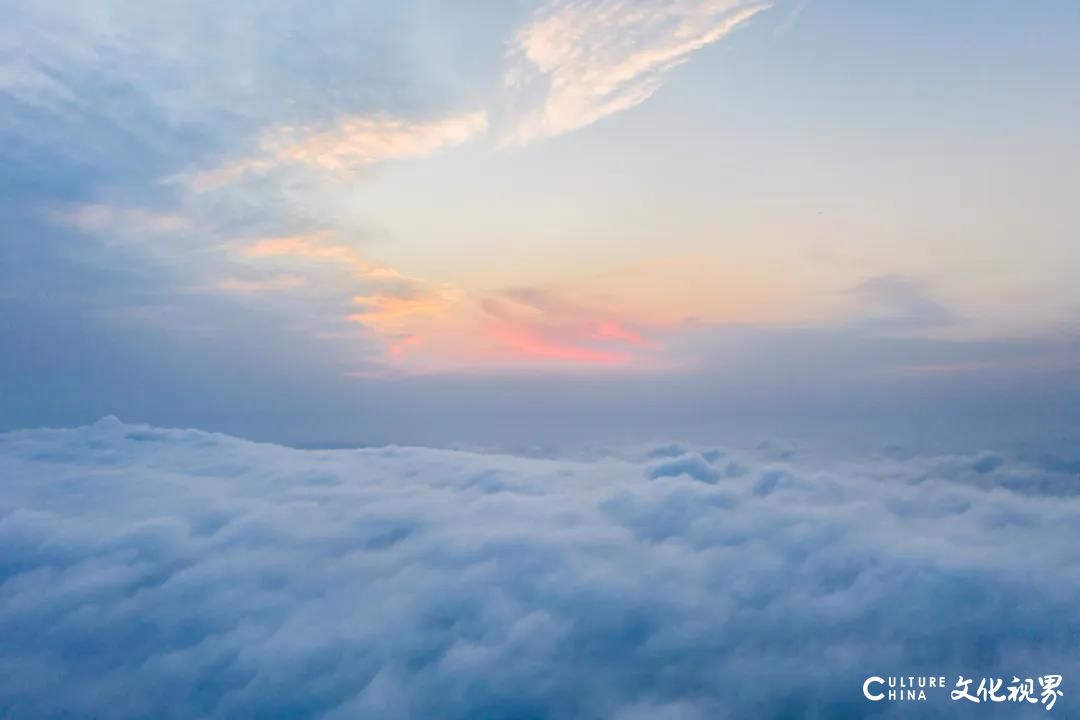 美过梵净山   藏身云海间——山东10处绝美的“天空之城”流光溢彩  魅影重重