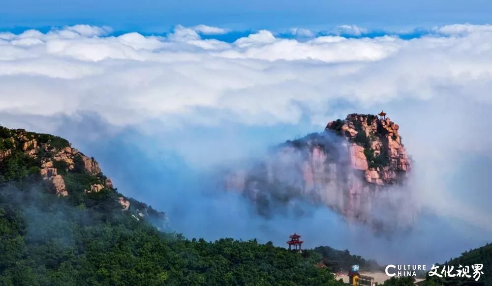 美过梵净山   藏身云海间——山东10处绝美的“天空之城”流光溢彩  魅影重重