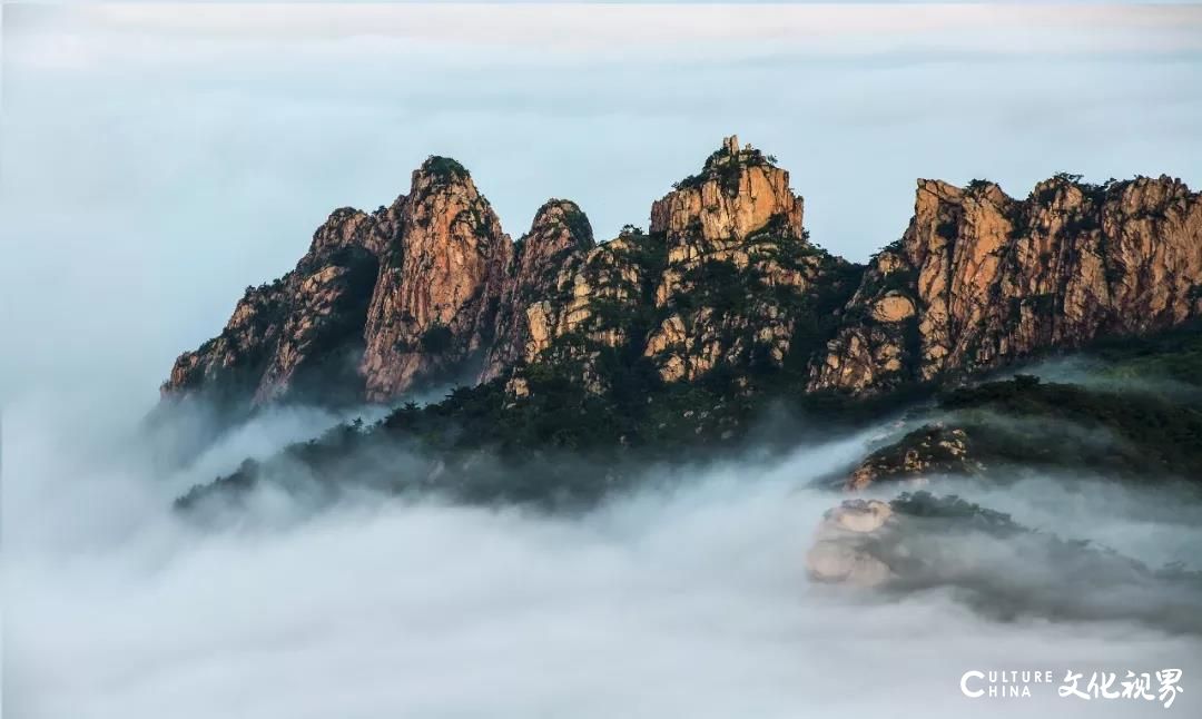 美过梵净山   藏身云海间——山东10处绝美的“天空之城”流光溢彩  魅影重重