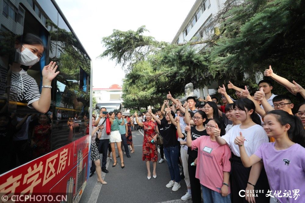 千万考生迎来高考首日，摄影记者记录美好瞬间