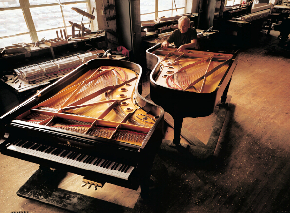 唯有不断努力  才能不负众望——160多年来，施坦威以令人震惊的精雕细琢   成就世界上最好的钢琴