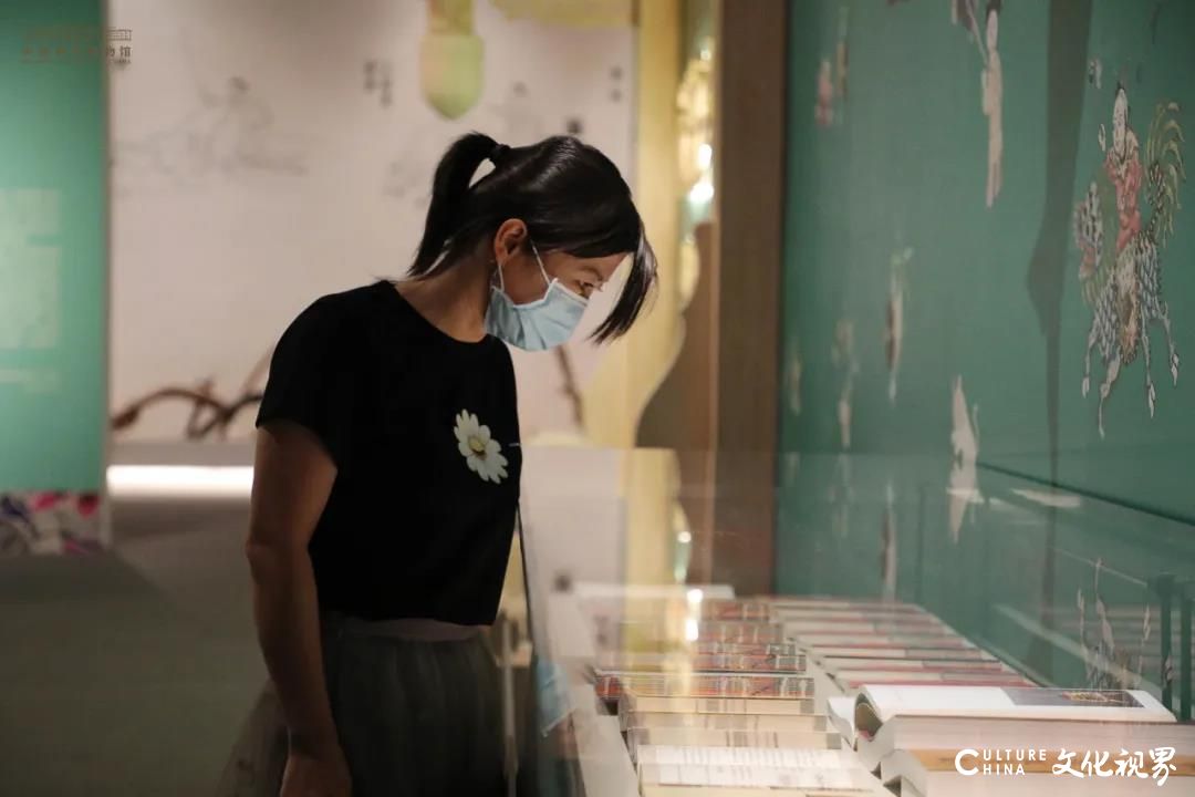 “记住乡愁——山东民艺展”亮相中国国家博物馆，展品以潘鲁生教授创建的中国民艺博物馆馆藏为主