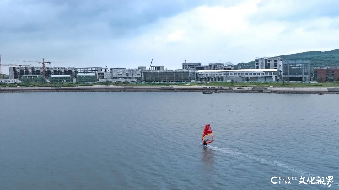 山海之间，一起聆听西海艺术湾的开幕序曲——青岛西海美术馆工期接近尾声，艺术湾社区的开放节奏进一步加快